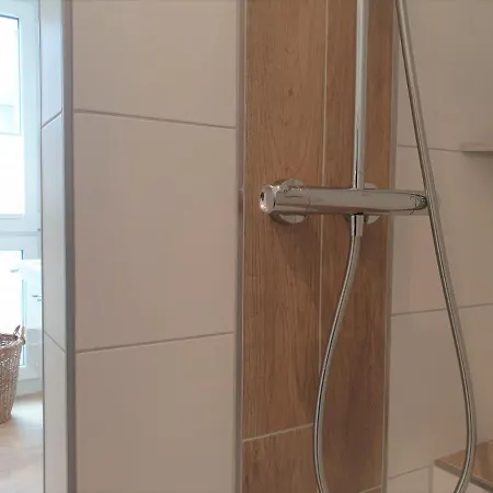 Wolke 7, Am Alten Deich 4, 2 34